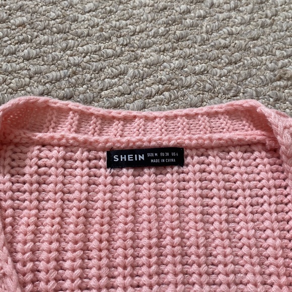 Cute strawberry cropped cardigan - Picture 3 of 6